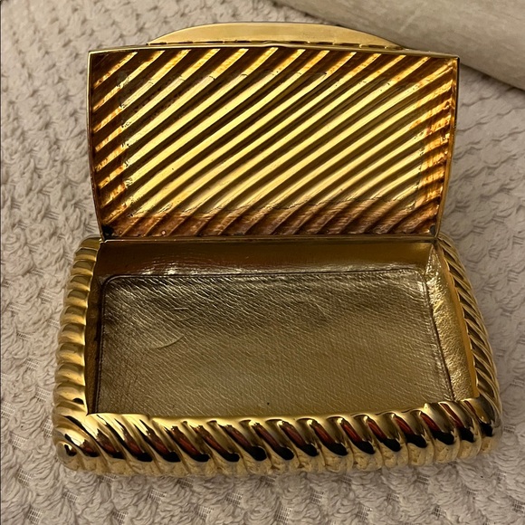 JUDITH LEIBER gold shell pattern clutch (does not fit cell phone) - Picture 4 of 6